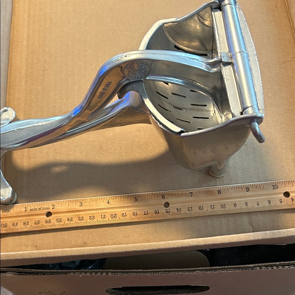 Vintage Wearever juicer